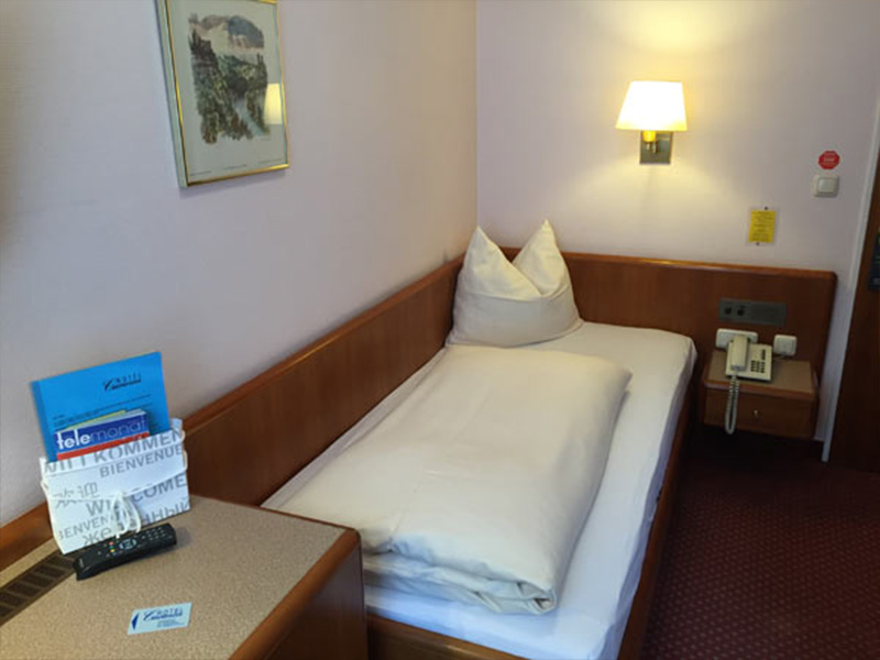 Einblick in ein Hotelzimmer im Hotel Carmen in München