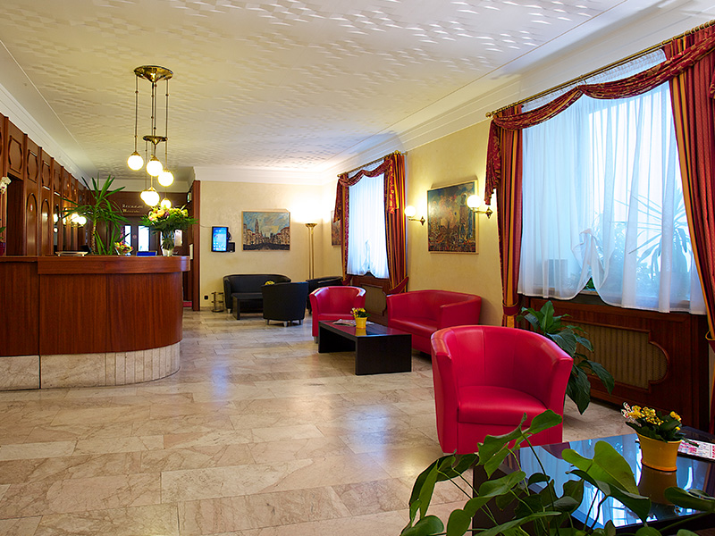 Empfangsbereich im Hotel Carmen in München